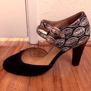 Gorgeous Sezane black and silver beaded heel